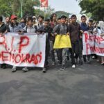 27 Tahun Reformasi: Demokrasi Merosot, Militer Kian Dominan