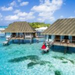 Pasangan Berbagi Perbedaan Tinggal dan Liburan di Maldives & Bali